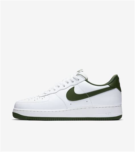 Nike Air Force 1 Low Retro 'White & Forest Green' Release Date. Nike SNKRS