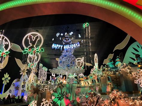 How to Enjoy Christmas at Disneyland