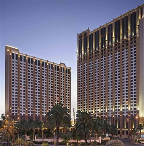 Top 8 Hotels In Las Vegas For 2023 - Travel Off Path