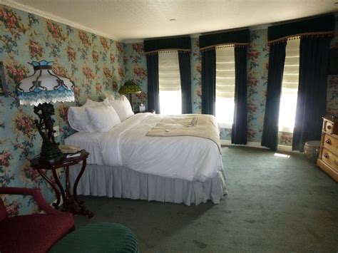 American Queen Steamboat - Cabins and Suites