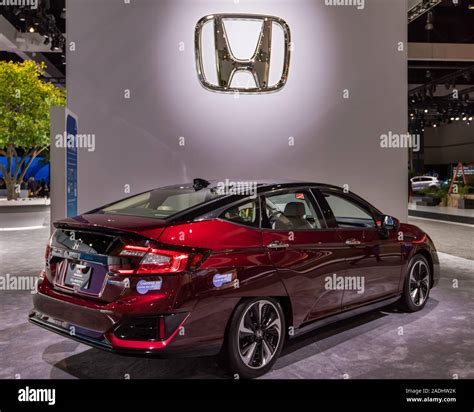 LOS ANGELES, CA/USA - NOVEMBER 20, 2019: A 2019 Honda Clarity electric ...