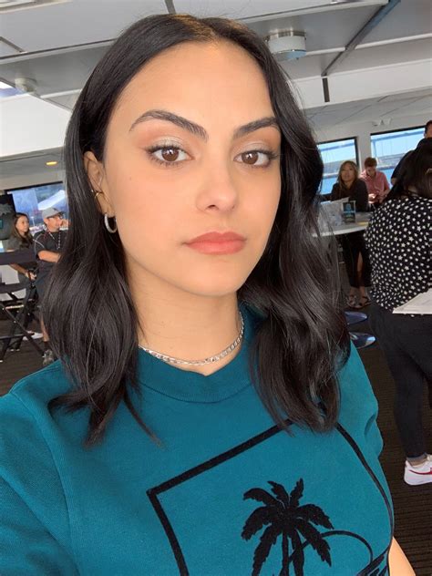 Inside Riverdale Star Camila Mendes¡¯s Ultra-Chic Comic-Con - Vogue Pretty People, Beautiful ...