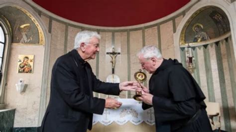 ‘We are delighted to have him back’: Carlo Acutis relics arrive in London – Catholic Mass Online ...