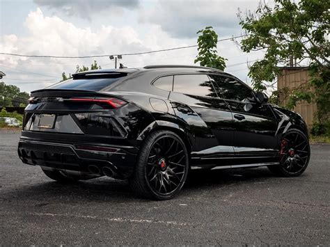 Lamborghini Urus – Black – VIP Wedding Cars