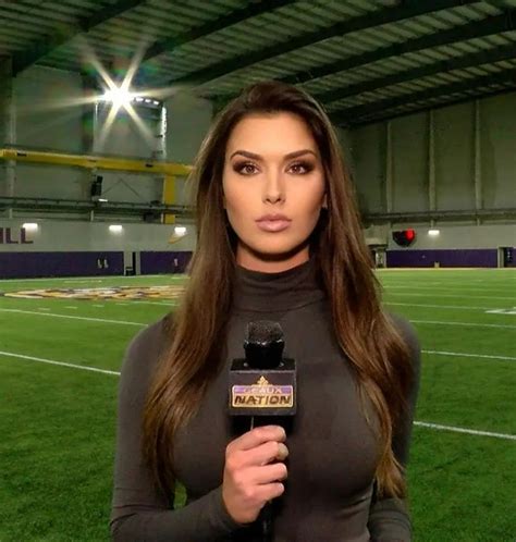 Aileen Hnatiuk fans gasp 'you've done it again' as stunning NFL reporter dubbed 'one of a kind ...