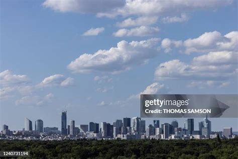 Paris La Defense Skyline Photos and Premium High Res Pictures - Getty Images