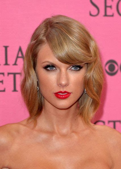 Taylor Swift Photostream | Taylor swift makeup, Celebrity beauty secrets, Beauty