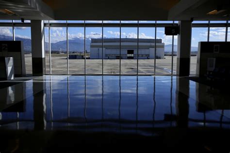 Controversial San Bernardino airport cargo expansion approved - Los ...