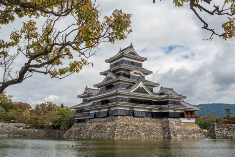 11 Beautiful Castles in Japan!