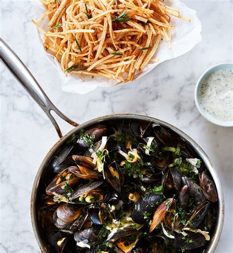 Moules-Frites (Steamed Mussels and Fries)