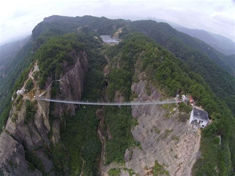 ≡ 13 Pics Of A Glass Bridge That Strikes Fear In Tourists' Hearts Brain Berries