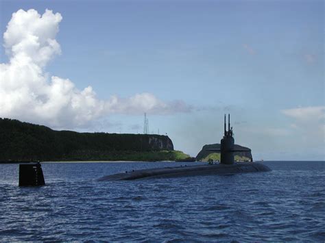 USS San Francisco (SSN-711) leaving Apra Harbor, Guam, late 2004. May ...