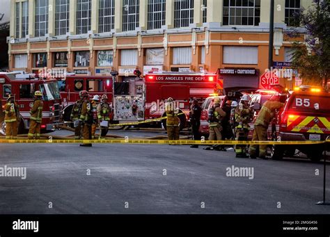 Los Angeles Fire Department firefighters respond to a structure fire ...