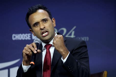 Fox News Host Confronts Vivek Ramaswamy With His Previous Trump Criticism - Newsweek