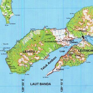 Gambar 2. Peta topografi Pulau Ambon. Garis biru putus-putus: batas ...