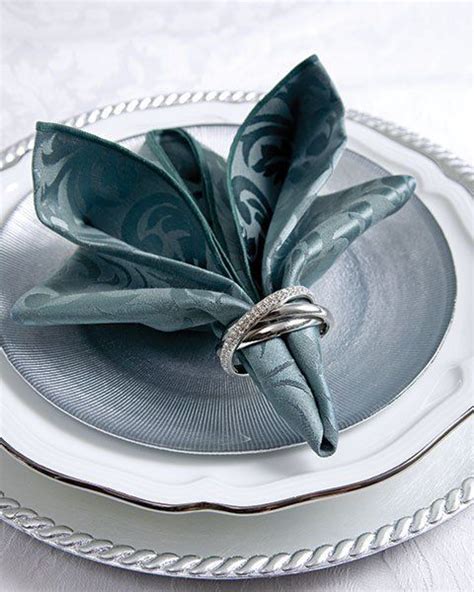 Napkin Folding Technique - TeaTime Magazine | Piegare i tovaglioli ...