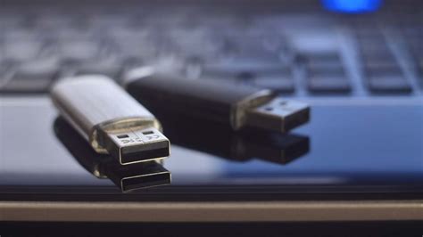 How to Check Your USB Devices for Unsafe Firmware | Lifehacker