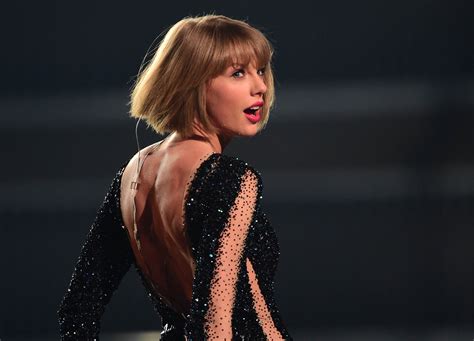 Taylor Swift Draws ACLU Scorn Over Threat to Sue Blogger - Bloomberg