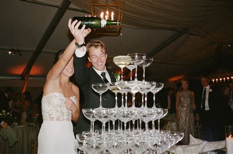 A Classic Charleston Wedding Soaked in Spanish Moss