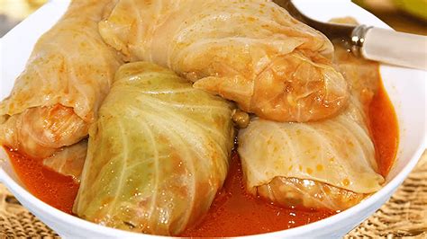 Authentic Hungarian Stuffed Cabbage Rolls with Sour Cabbage {Töltött ...