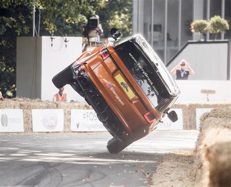 Land Rover sets world record for fastest mile in a car on 2 wheels