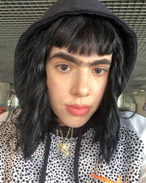 "Unibrow Movement" Is The Latest Instagram Beauty Trend | Unibrow, Straight brows, Beauty girl