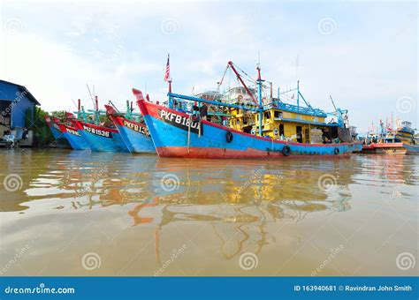 Hutan Melintang Fishing Village Editorial Photo - Image of work ...