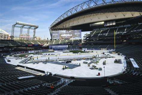 Bringing the Winter Classic to Seattle came with an insurance policy. A retractable roof – Metro US