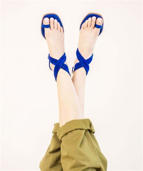 18 Toe-Loop Sandals That Are Worth the Weird Tan - Fashionista