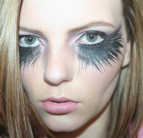 Fallen angel look. | Trucco per halloween, Obiettivi del corpo, Trucco