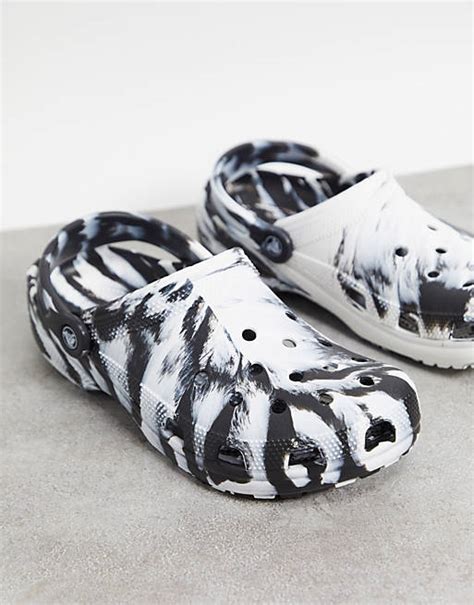 Crocs Shoes Are Set to Be the Footwear Trend of 2021 | Who What Wear UK