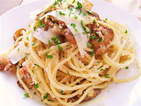 Pasta alla Carbonara with Mushrooms