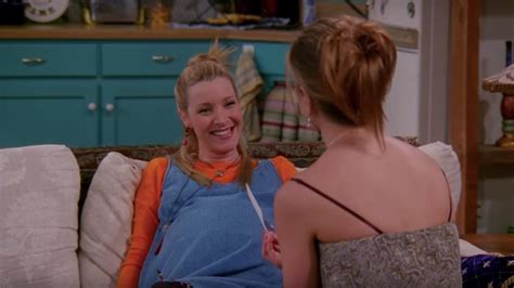 The Sweet Ritual The 'Friends' Cast Did For Lisa Kudrow When She Was ...