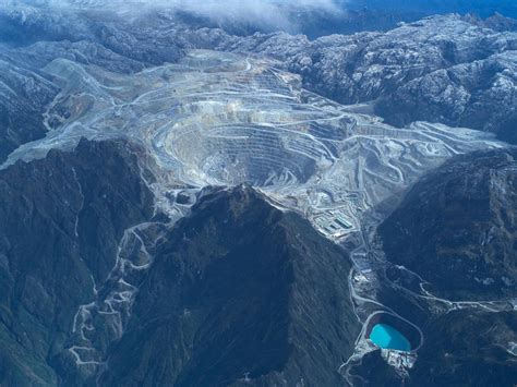 Freeport halts Grasberg mine, begins sending workers home - MINING.COM