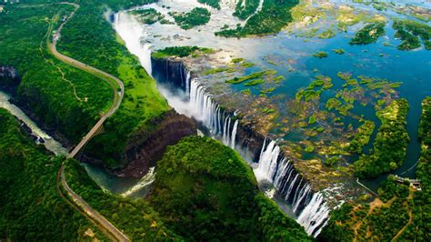 Victoria Falls on the border of Zimbabwe and Zambia – Makao Bora