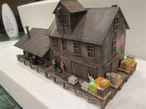 HIGHLY DETAILED & HARSHLY WEATHERED STEAM ERA FREIGHT STATION HO SCALE ...