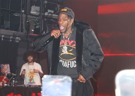 Travis Scott's Rolling Loud Set Ends Abruptly During "Sicko Mode" Due ...