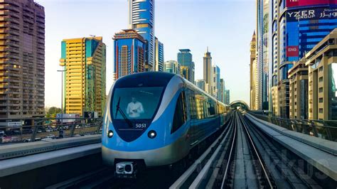 The Dubai Metro Train on SZR near the Financial Center – Fottams!