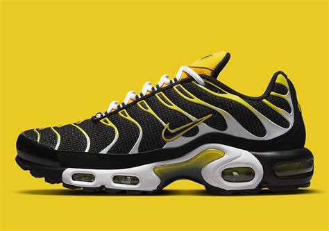 Nike Air Max Plus Black White Yellow DQ3983-001 | SneakerNews.com