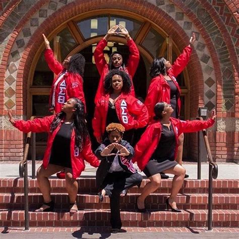 How pretty are these #sorors from Delta Sigma Theta? Show off your red and white colors with # ...