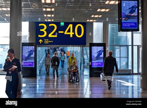 Airport concourse to departure boarding gates at Vantaa Helsinki ...