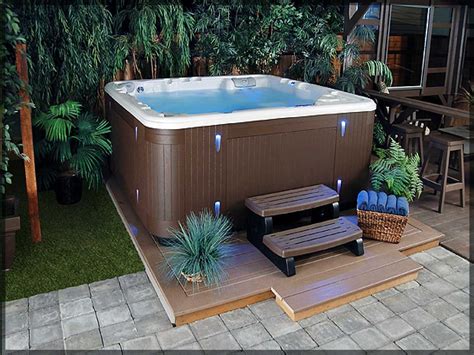 10+ Hot Tub Garden Ideas