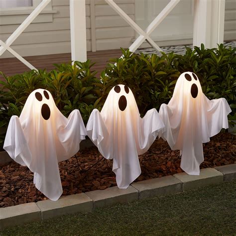 Way to Celebrate Light-Up Ghost Lawn Stakes Outdoor Halloween Décor, 5.5 ft (Set of 3) - Walmart.com