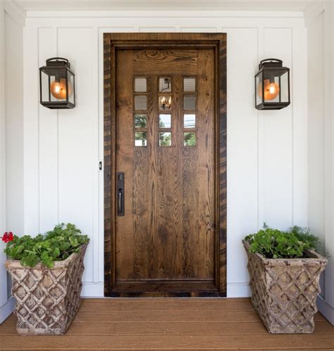 Refresh Your Entryway with These Colonial Front Door Collections – HomesFeed