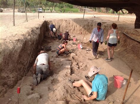 Digging into Ancient Ashkelon: The 2015 Season - Biblical Archaeology ...