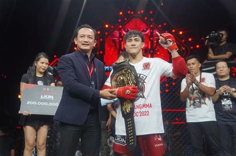 Duy Nhất wins inaugral 60kg Lion Championship MMA belt