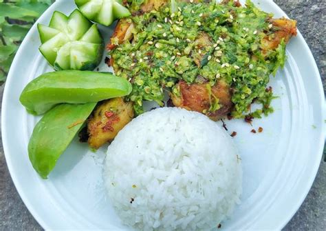 Resep Ayam penyet sambal ijo oleh Arien Nie - Cookpad