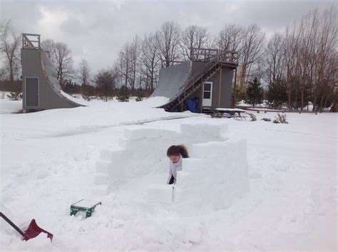 How to Build an Igloo Out of Snow : 6 Steps (with Pictures) - Instructables