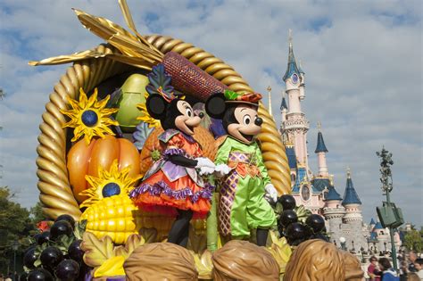 Halloween at Disneyland Paris: What’s On Guide | AttractionTickets.com