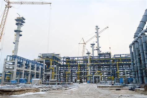 Premium Photo | Construction of a new oil refinery petrochemical plant with the help of large ...